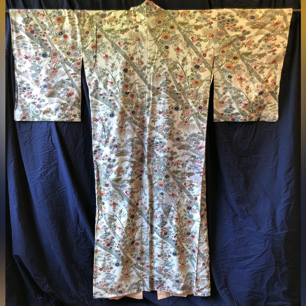 Vintage floral lightweight silk kimono - Picture 2 of 5